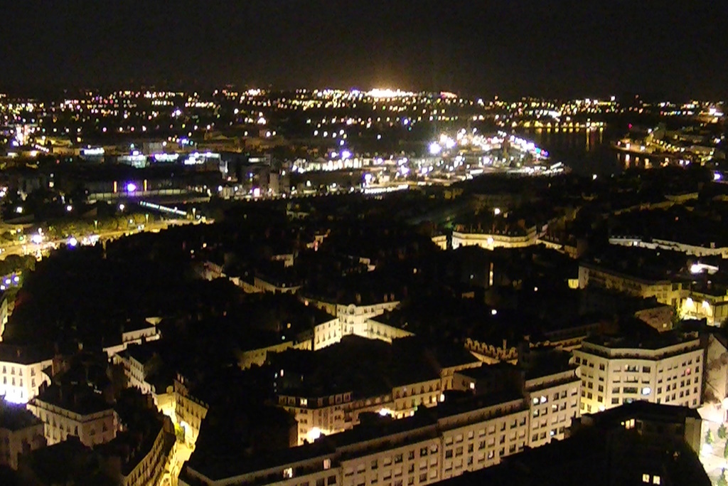 Île_de_Nantes_at_night